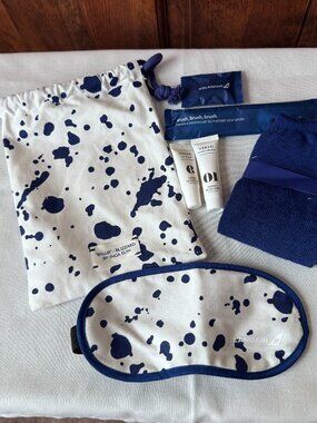 New, Not Used - IcelandAir "BYLUR" - Blizzard Business Class Travel Kit w/Verso